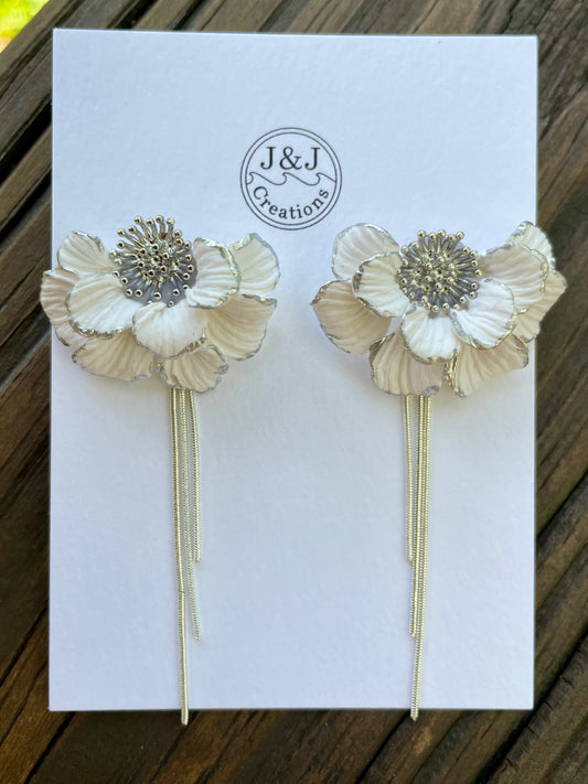 White with Silver Tips (worn with or without chains)