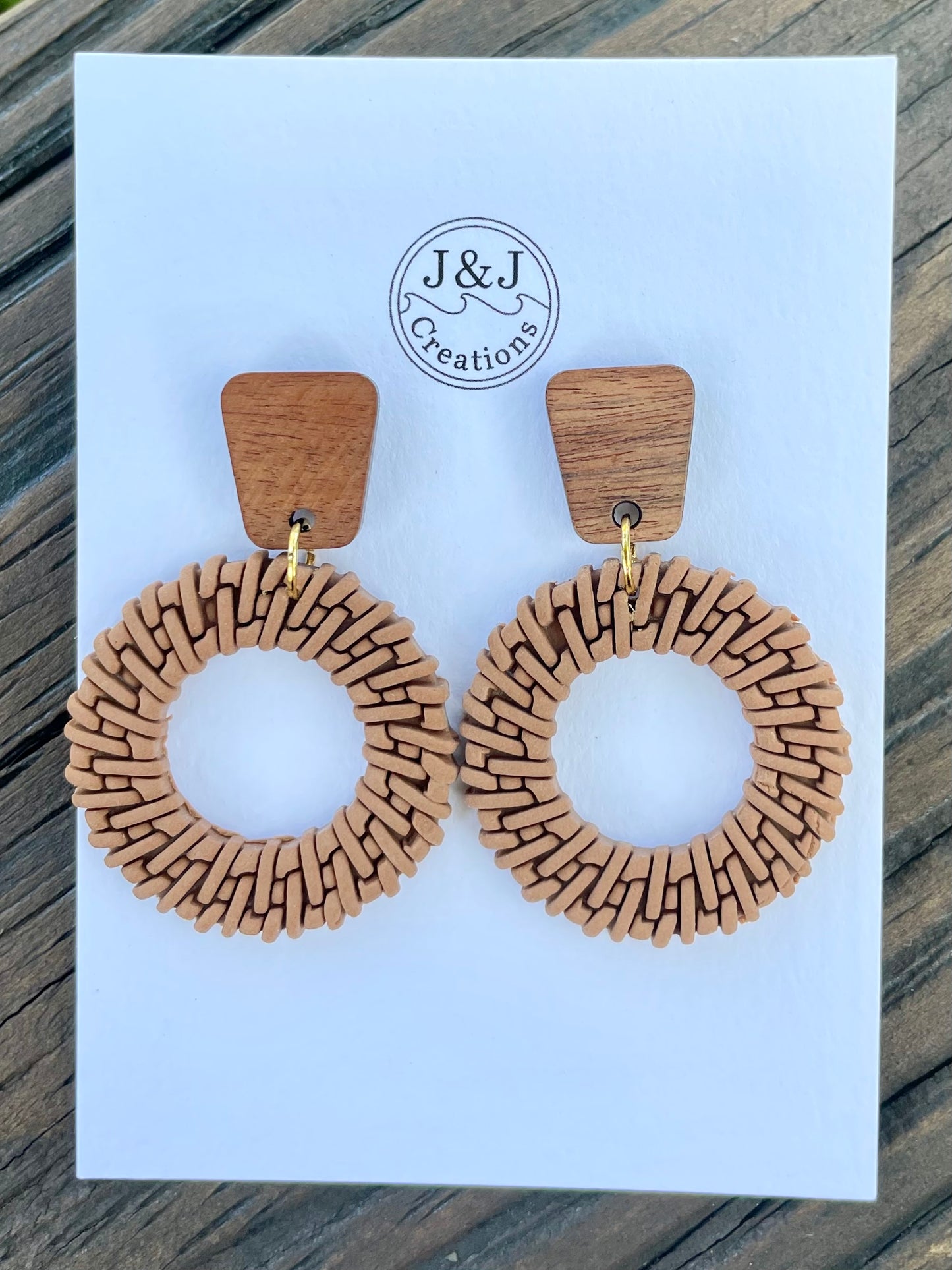 Faux Rattan Round
