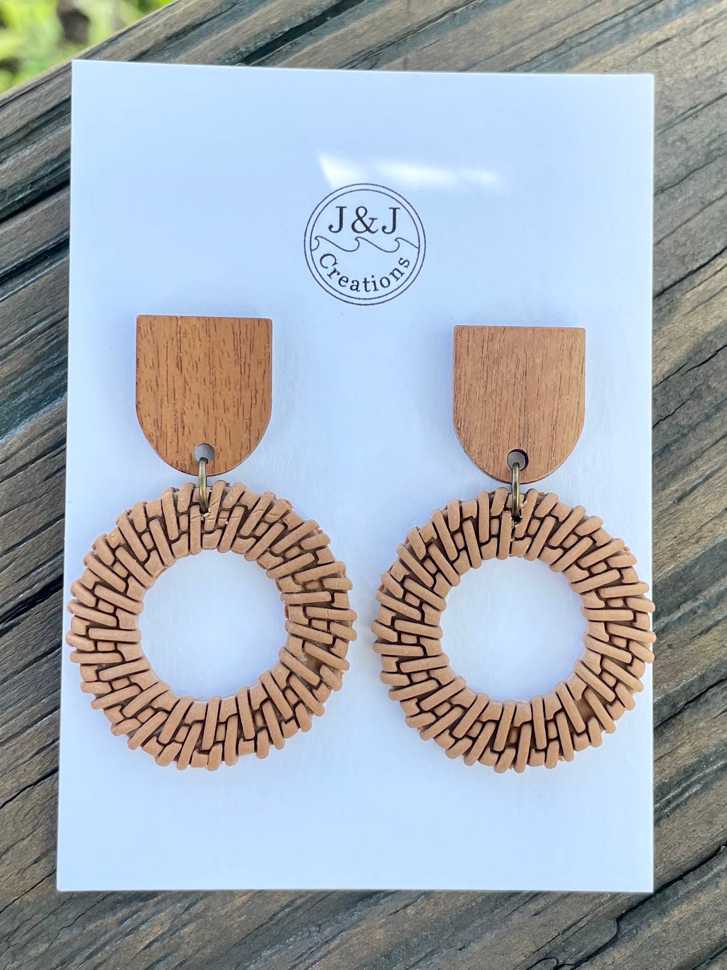 Faux Rattan Round