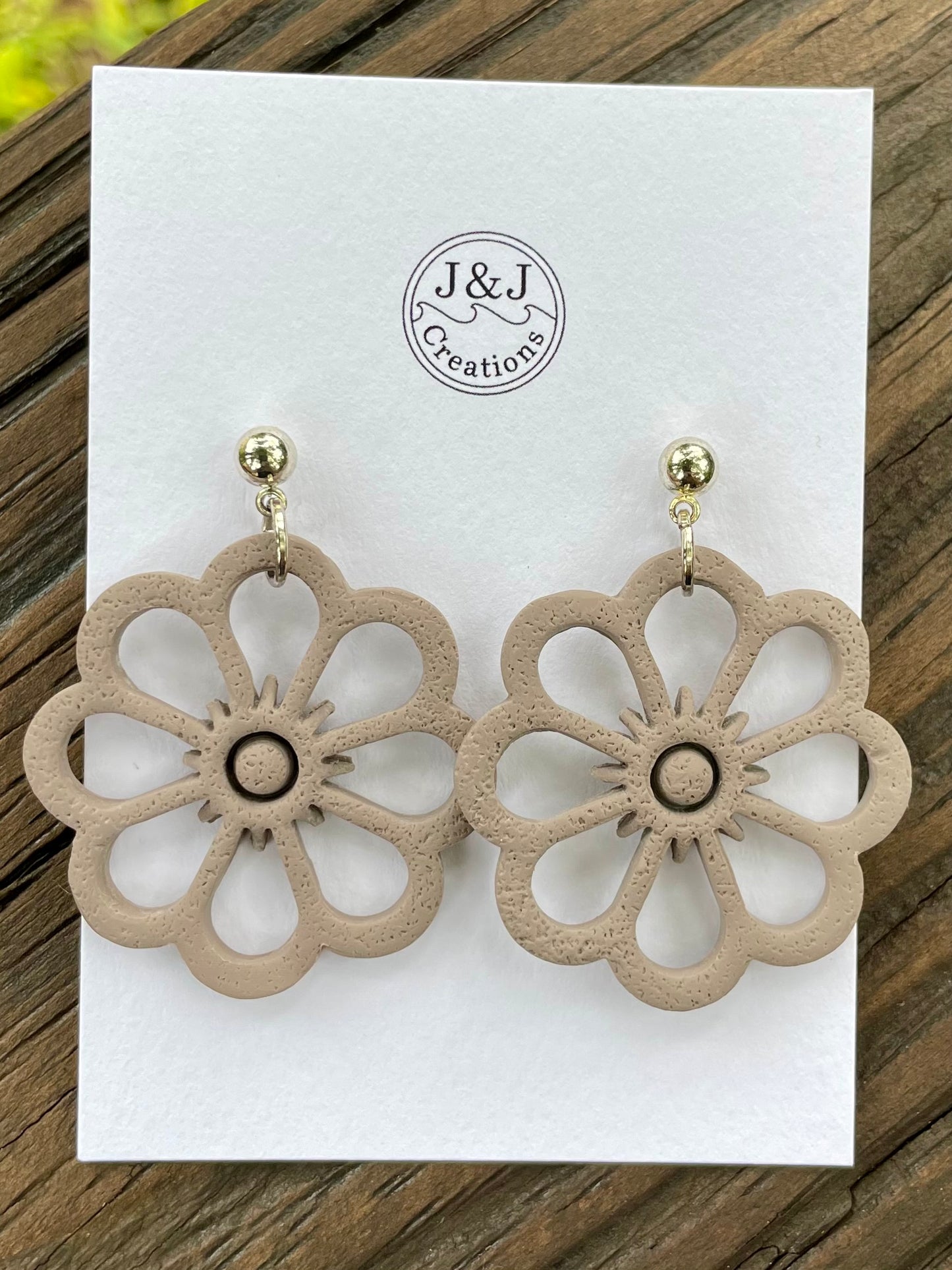 Medium Beige with Silver Tone