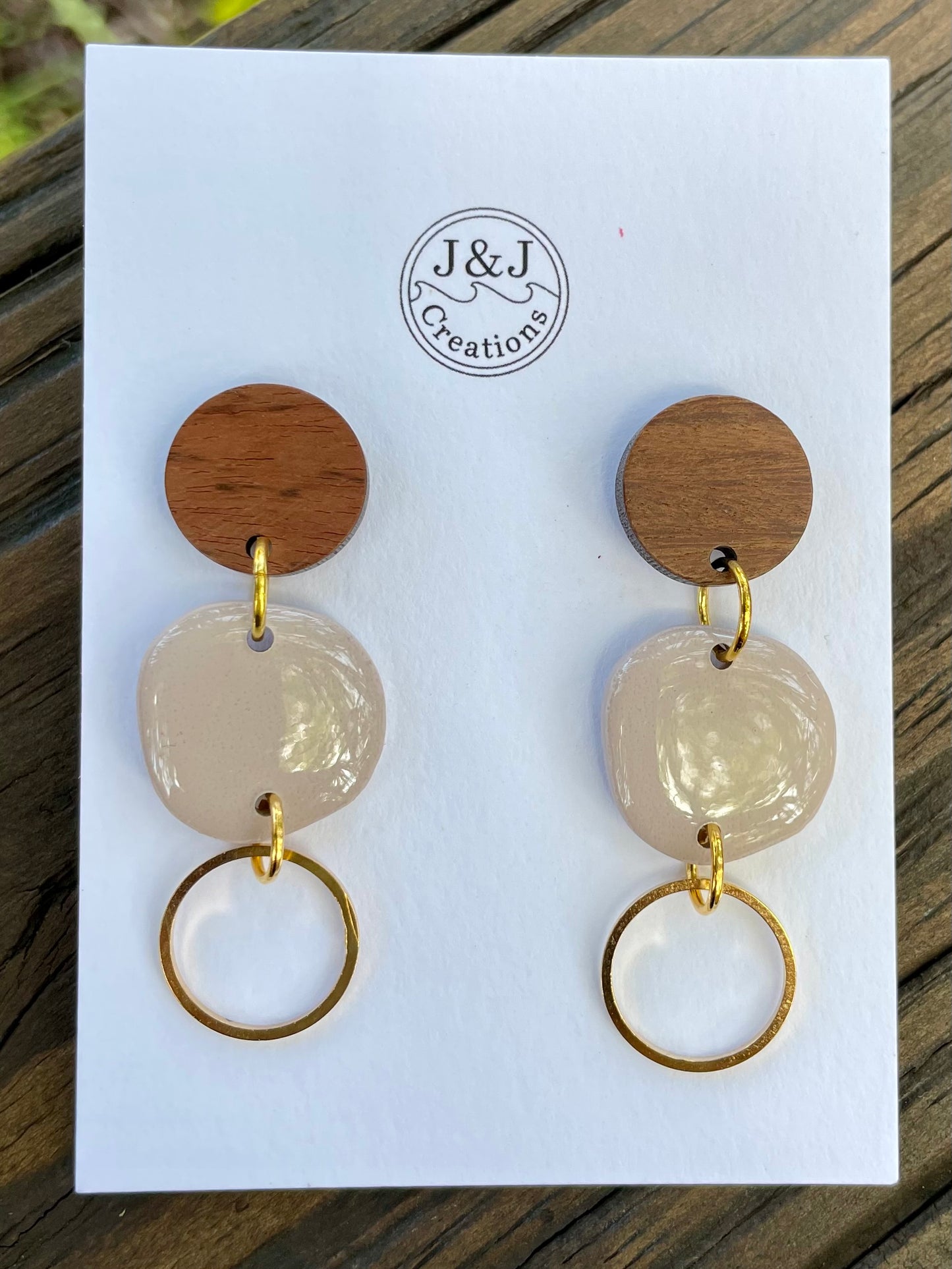 Neutral Dangles