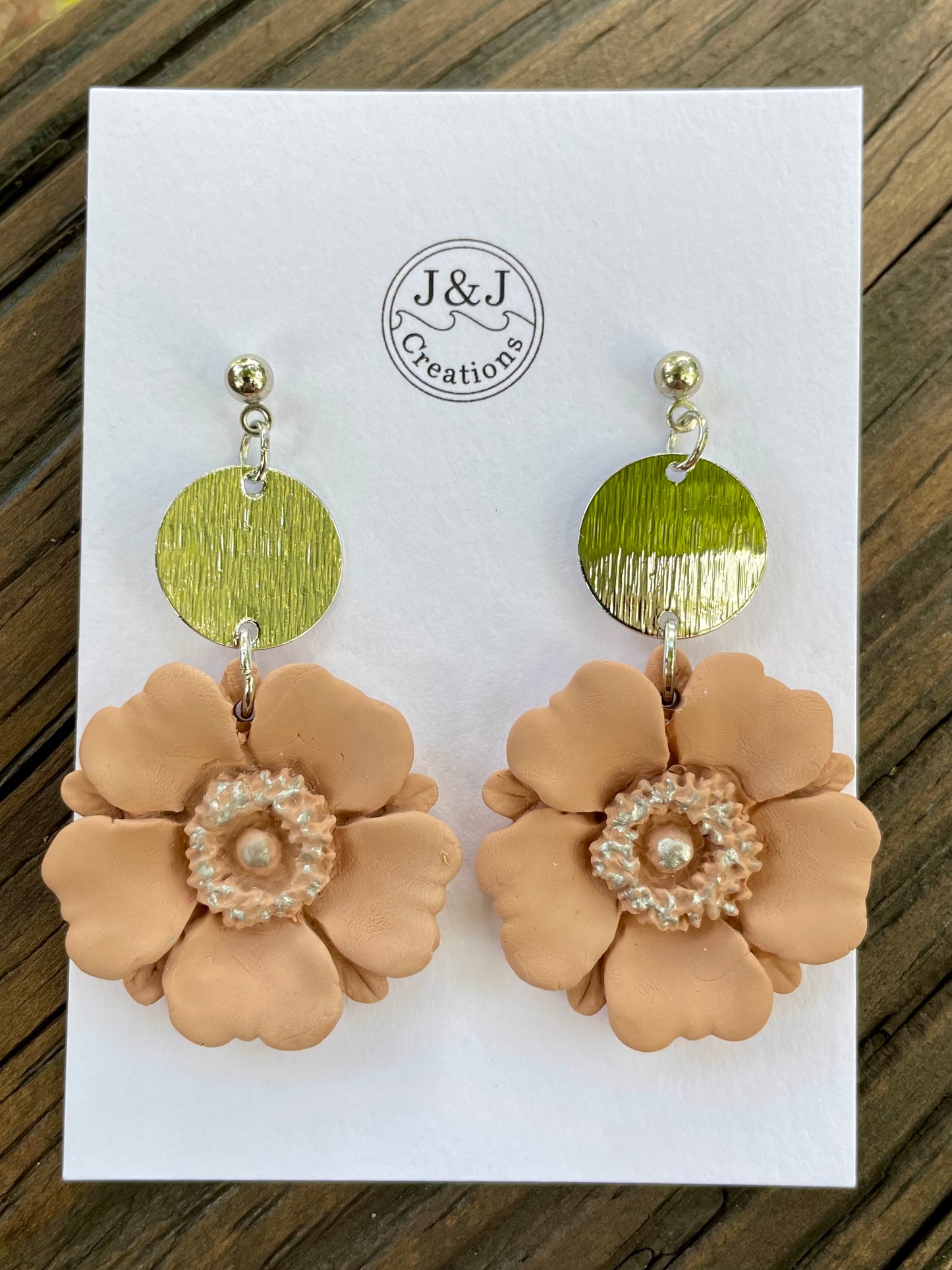 Medium Beige with Silver Tone